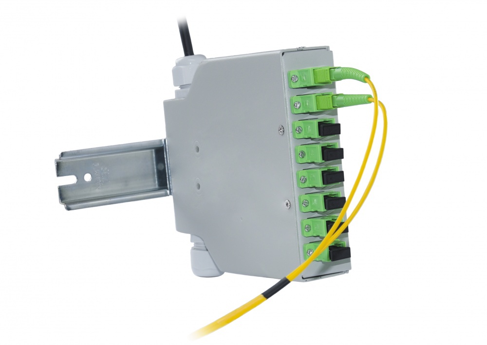 Разпределителна кутия (Distribution box) за монтаж на DIN шина за 8 x SC-SC, LC-LC Duplex или LSH-LSH адаптери