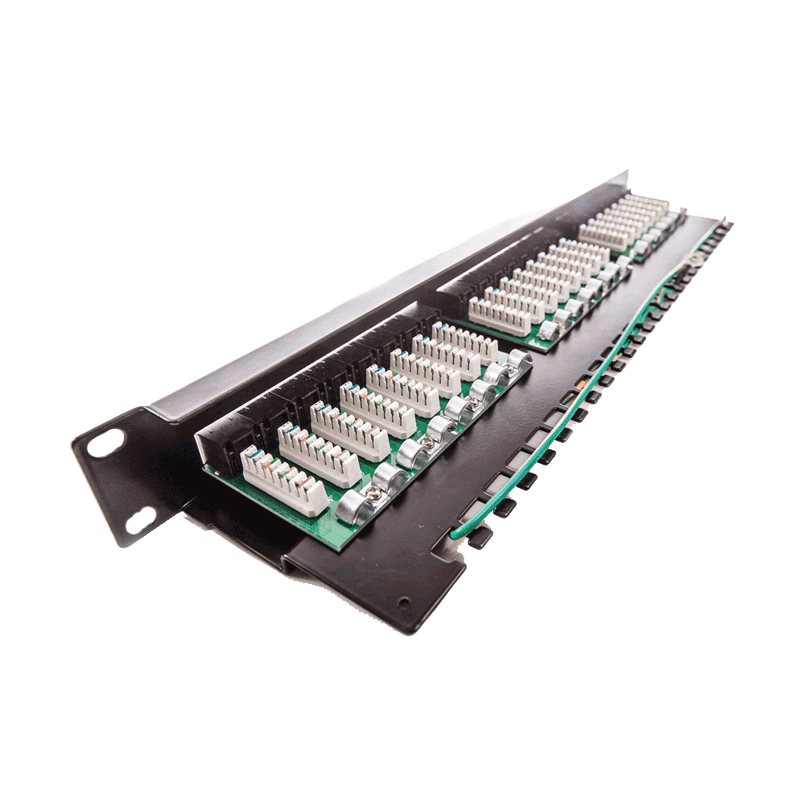 19" пач панел KOMPAKT UTP Категория 5E 24xRJ45/u 1U черен