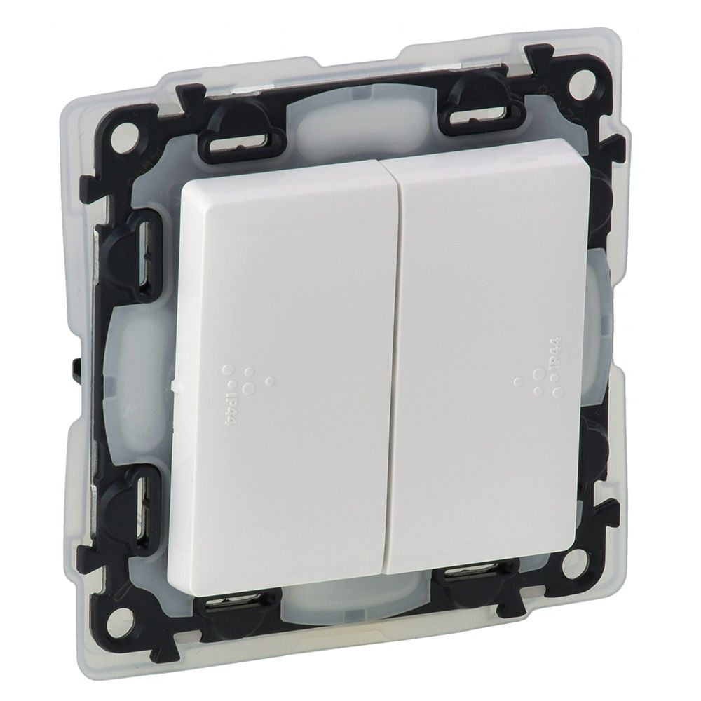Сериен ключ IP44 цвят бял Valena Life Legrand