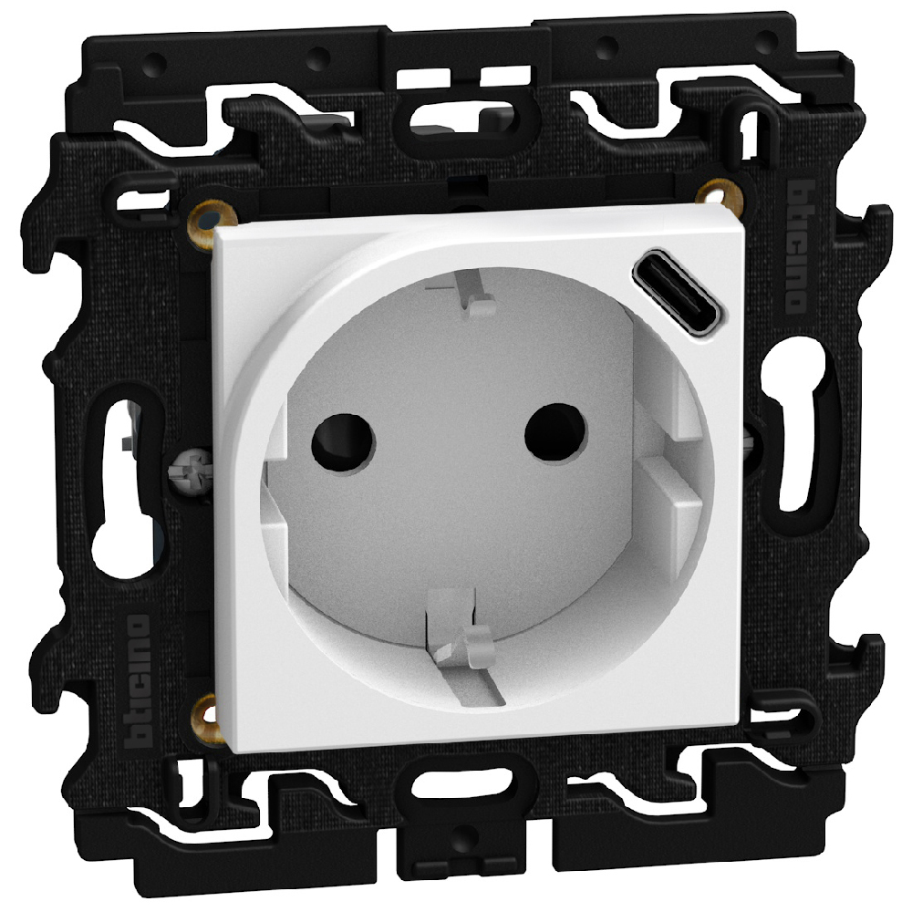 Контакт ШУКО 2P+E 16A + USB тип C 1.5A 7.5W с носеща рамка 2 мод. цвят Бял Light Now Bticino
