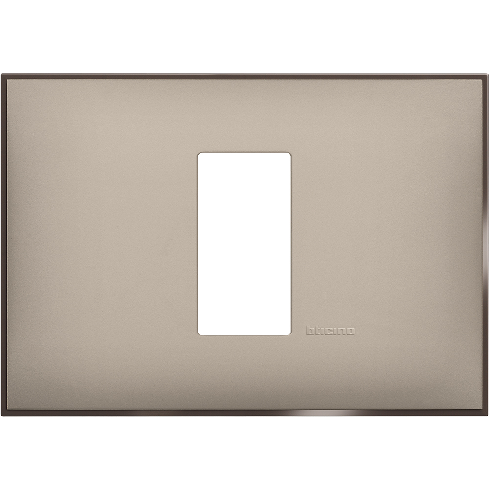 Рамка 1 мод. за монтаж върху конзола 3 мод. цвят Крем сатен (Cream satin) Classia Bticino /блистер/