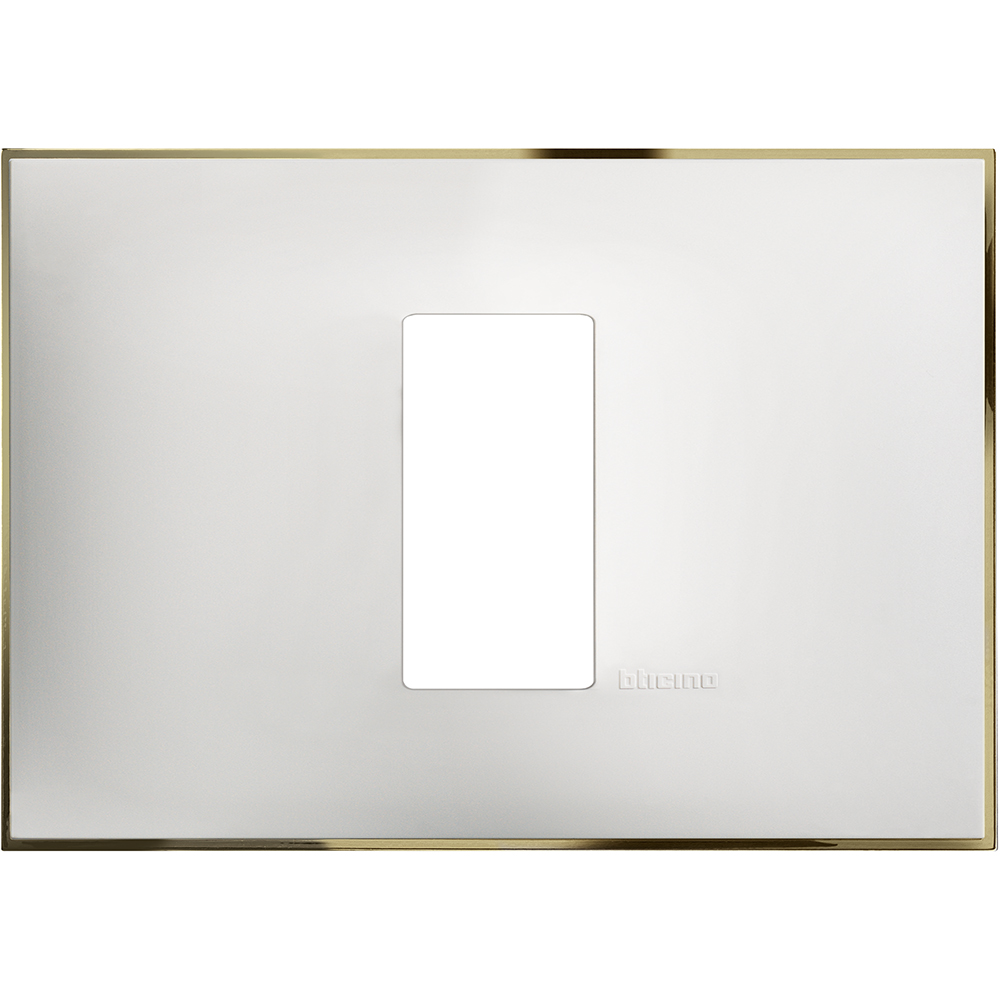 Рамка 1 модул за монтаж върху конзола 3 модула цвят Бял със злато (White gold) Classia Bticino /блистер/