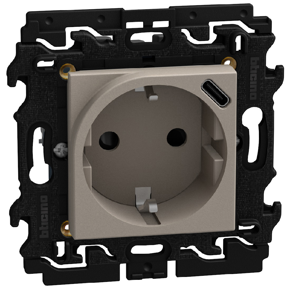 Контакт ШУКО 2P+E 16A + USB тип C 1.5A 7.5W с носеща рамка 2 модула цвят Камък Light Now Bticino