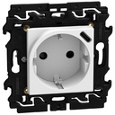 Контакт ШУКО 2P+E 16A + USB тип C 1.5A 7.5W с носеща рамка 2 мод. цвят Бял Light Now Bticino